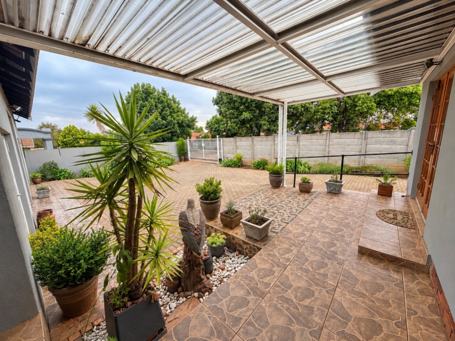 4 Bedroom Property for Sale in Roodia Free State